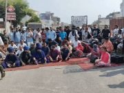 Jalandhar में बाइक सवार युवक को बस ने कुचला:बहन को स्कूल छोड़ने गया था, दो बसों के ओवरटेक में हादसा