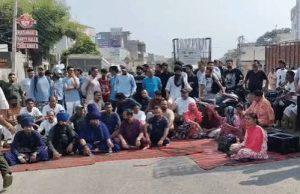 Jalandhar में बाइक सवार युवक को बस ने कुचला:बहन को स्कूल छोड़ने गया था, दो बसों के ओवरटेक में हादसा