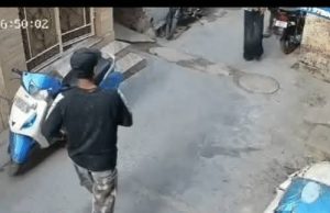 Jalandhar के गढ़ा में दो गुटों में खूनी झड़प:युवक पर किरपाण से हमला; वफादार कुत्ते ने बचाई जान, वारदात CCTV में कैद