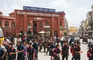 Amritsar के 3 स्कूलों को बम से उड़ाने की धमकी:चीफ खालसा दीवान से जुड़ा स्कूल भी शामिल; बच्चों को वापस घर भेजा
