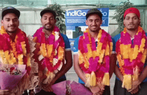 Junior Asia Cup जीतकर स्वदेश लौटी हॉकी टीम:अमृतसर एयरपोर्ट पर हुआ स्वागत, फूल माला पहनाई
