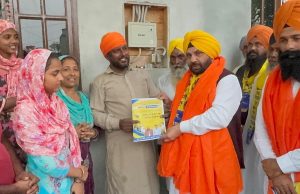 ‘मान दे मुनाफे’ योजना के तहत कैबिनेट मंत्री हरभजन सिंह ई.टी.ओ. ने रायपुर कलां में चलाया डोर-टू-डोर अभियान
