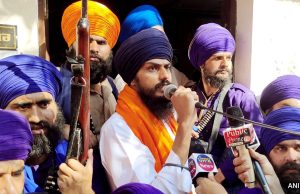 सांसद Amritpal की पार्टी के रजिस्ट्रेशन पर विवाद:MLA अयाली बोले- Election Commission जानबूझकर रोक रहा