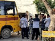 Jalandhar में घर में घुसी बेकाबू स्कूल बस:टक्कर से गेट टूटा, दीवारों में दरारें आईं; 10 बच्चों में से एक को चोट लगी