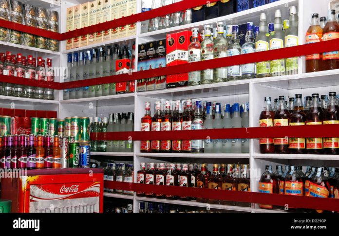 a-indian-liquor-shop-DG29GP